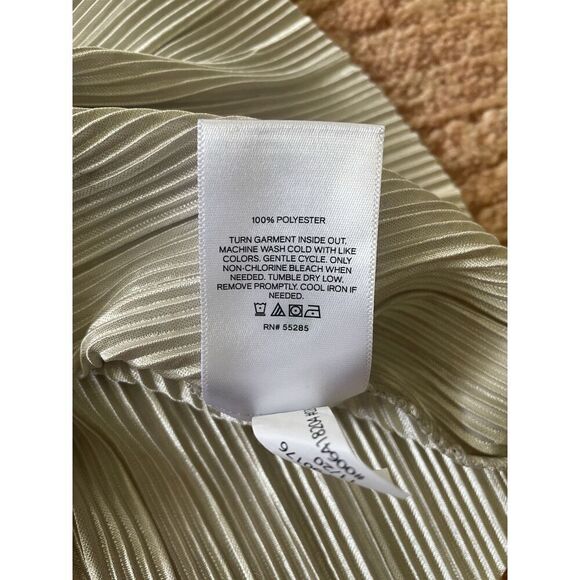 Express Metallic Pleated Peplum Top Small S Silver Sleeveless Holiday Party - Picture 6 of 8